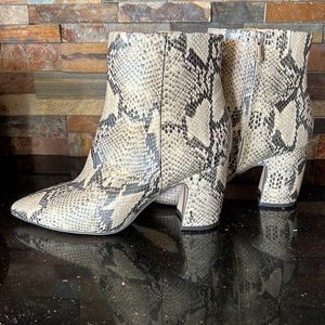 Sam Edelman mid ankle boot